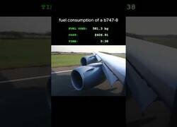 Enlace a Esto es lo que consume un Boeing 747 en un minuto durante su despegue