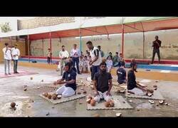 Enlace a El mayor número de cocos rotos con nunchakus