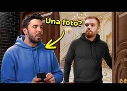 Enlace a ¿Tiene WillyRex fotos con 100 famosos?