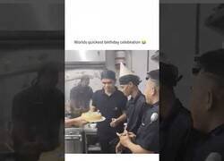 Enlace a La celebración de cumpleaños más rápida de la historia