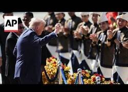 Enlace a Reciben a Trump en Malasia con danzas tradicionales y se suma a los bailes