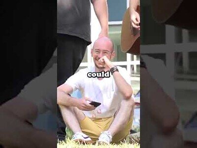 Amenizando el día a desconocidos con un poco de música