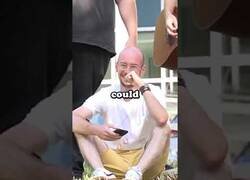 Enlace a Amenizando el día a desconocidos con un poco de música