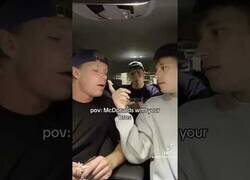 Enlace a Cuando vas al McDonald's con tus bros