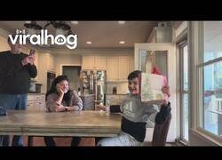 Enlace a Sorprendiendo a un niño con su nuevo perro