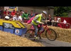 Enlace a La mejor actuación de los autos locos de Red Bull