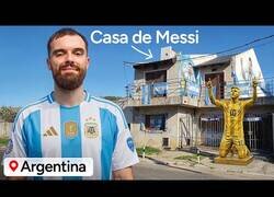 Enlace a Ibai visita la antigua casa de Messi en Argentina