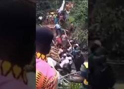 Enlace a Un puente construido en el Congo por 2 millones de dólares se derrumba el día de su inauguración