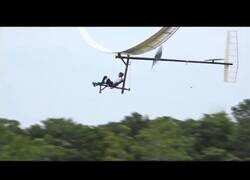 Enlace a Estudiantes japoneses crean un prototipo de avión a pedales