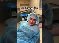 Enlace a Cuando te sometes a un cambio de color de ojos y te convierten en un husky