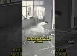 Enlace a Una discusión entre una pareja china acaba con él tirándose por la ventana