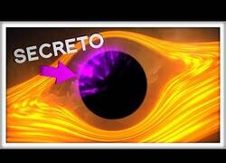 Enlace a Hay un secreto en el borde de un agujero negro