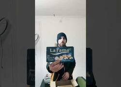 Enlace a Un cubano recibe su primera cesta de Navidad en España