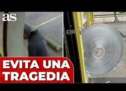 Enlace a A dos segundos de ser alcanzado por una sierra radial