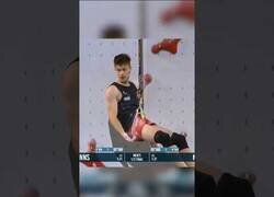 Enlace a Dos hombres empatan en la final de velocidad de escalada