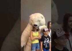 Enlace a Este oso ama su trabajo