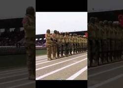 Enlace a La sincronización de los soldados del ejército turco