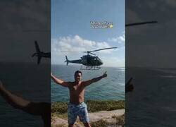 Enlace a Cuando el conductor del helicóptero ayuda a favorecer tu foto