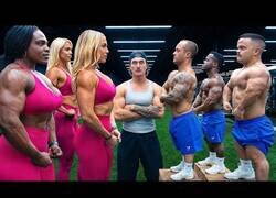 Enlace a Mujeres culturistas vs enanos culturistas