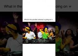 Enlace a Los Simpson ahora son DJ de una rave