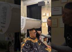Enlace a Cuando le pides al peluquero un corte fresco