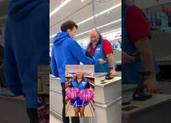 Enlace a Gastando una broma con IA a un empleado de Walmart