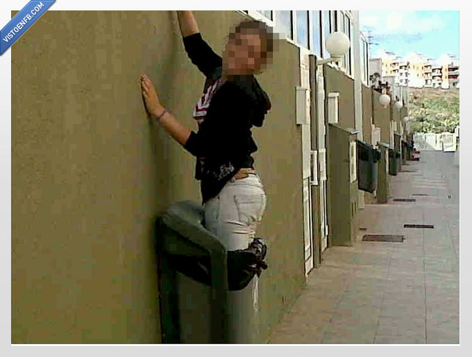 chica,papelera,choni,basura,dentro,meter,wtf