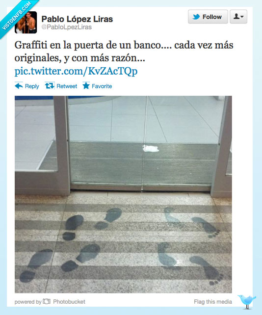 ladrones,banco,grafiti,entrar,zapatos,salir,descalzos