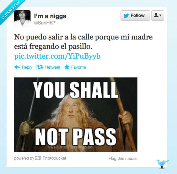 madre,fregando,pasillo,pasar