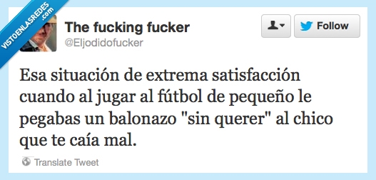 error,queriendo,balonazo,satisfaccion,chico,futbol,cae,mal,sin querer