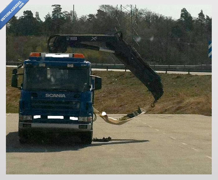 area de servicio,verano,gasolinera,parking,aparcamiento,grua,hamaca,siesta,dormir,camionero