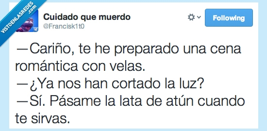 servir,luz,cortar,atún,lata,preparar,velas,romántica,cena,pobre