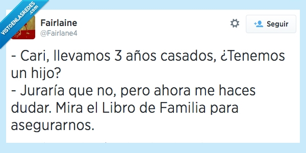 matrimonio,pareja,familiar,hijo,duda,libro de familia,mirar,comprobar,asegurar
