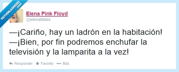 ladrón,televisión,cositas,por fin,poder,conectar,lamparita,robar,enchufe,adaptador