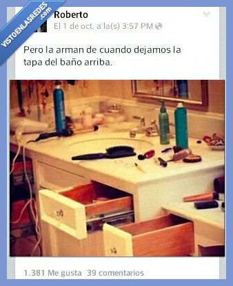 lavabo,dejar,tapa,arriba,baño,todo,en medio,peine,laca,cepillo,casa,orden,desorden