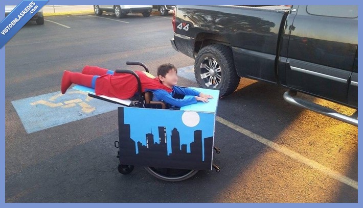superman,silla de ruedas,disfraz,halloween,cuerpo,volar,ciudad