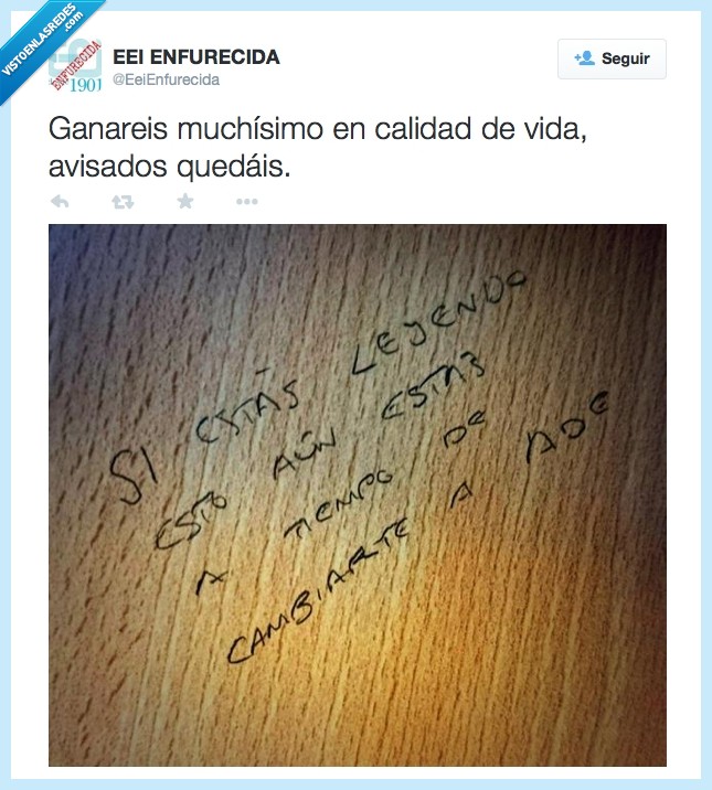 ingenieria,aun,estas,tiempo,cambiar,ADE,graffiti,escrito,pared,mesa,madera