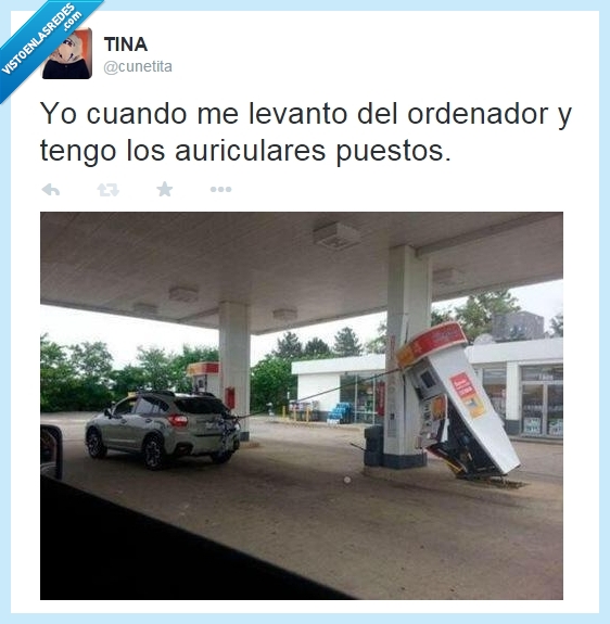 foto,ordenador,humor,twitter,auriculares,despiste,gasolinera,gasolina