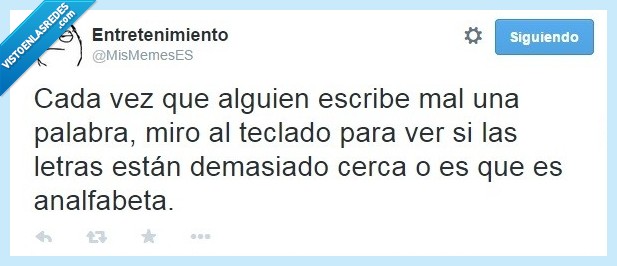analfabeta,cerca,letras,teclado,mirar,miro,palabra,mal,escribir,escribe