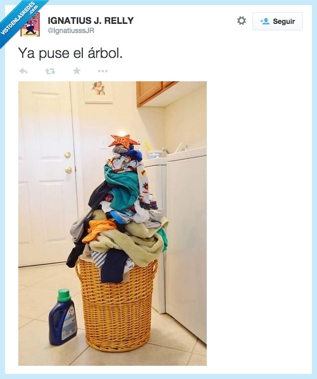 navidad,arbol,montaña,pila ropa,sucia,lavar,navideño