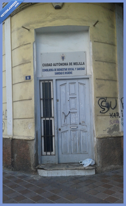 Melilla,conserjeria,bienestar,social,decrepito,puerta,higiene,sanidad,cutre,porteria,sucia