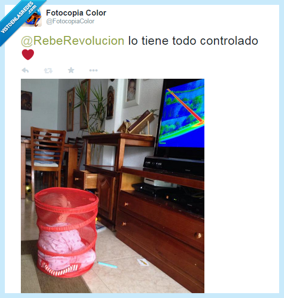 niño,cuidar,tele,jaula,ikea,cerrar,cesto,ropa,sucia,guardar,juguetes