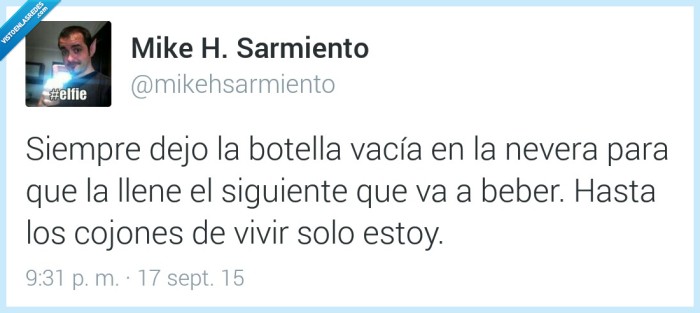 vivir solo,botella vacía,nevera,agua,rellenar