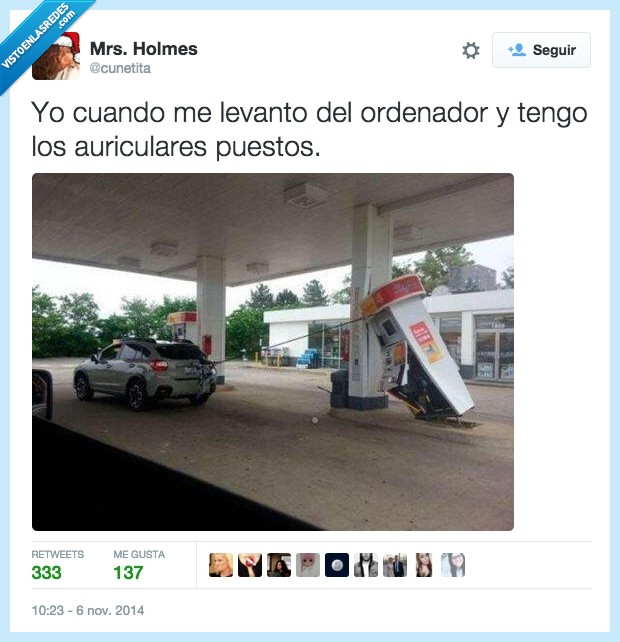 auriculares,ordenador,gasolinera,manguera,enganchado,liado,atado