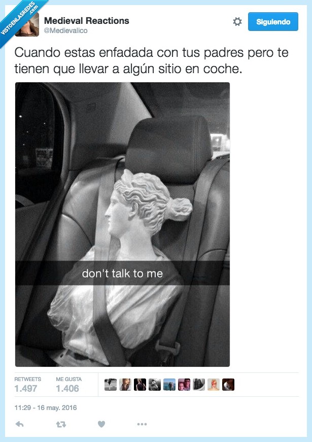 enfadada,padres,llevar,sitio,coche,estatuo,mirar,girado