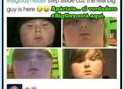 Enlace a El niño con más mala leche del lugar reparte hostias del tamaño de Almería si te metes con él