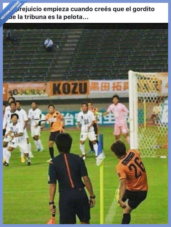 ilusión foto pelota fútbol pelota balón soccer óptica visión patea corner esquina tiro