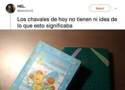 Enlace a Nos pasábamos el recreo cambiando cromos, por @elenichu16