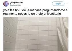 Enlace a 6:25 buena hora para ducharse y tener una conversación existencial contigo mismo, por @guinguardian