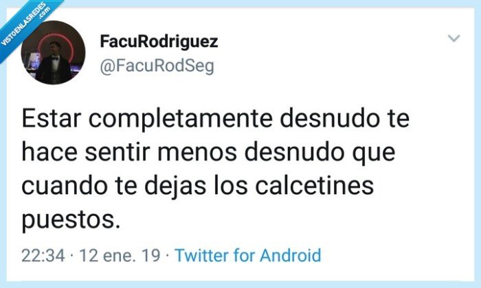 desnudez,calcetines,diferente